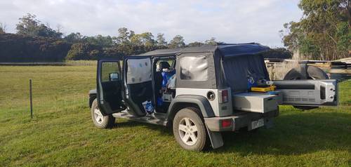 La Jeep 4x4 aménagé pour 2, baptisée Jaussie