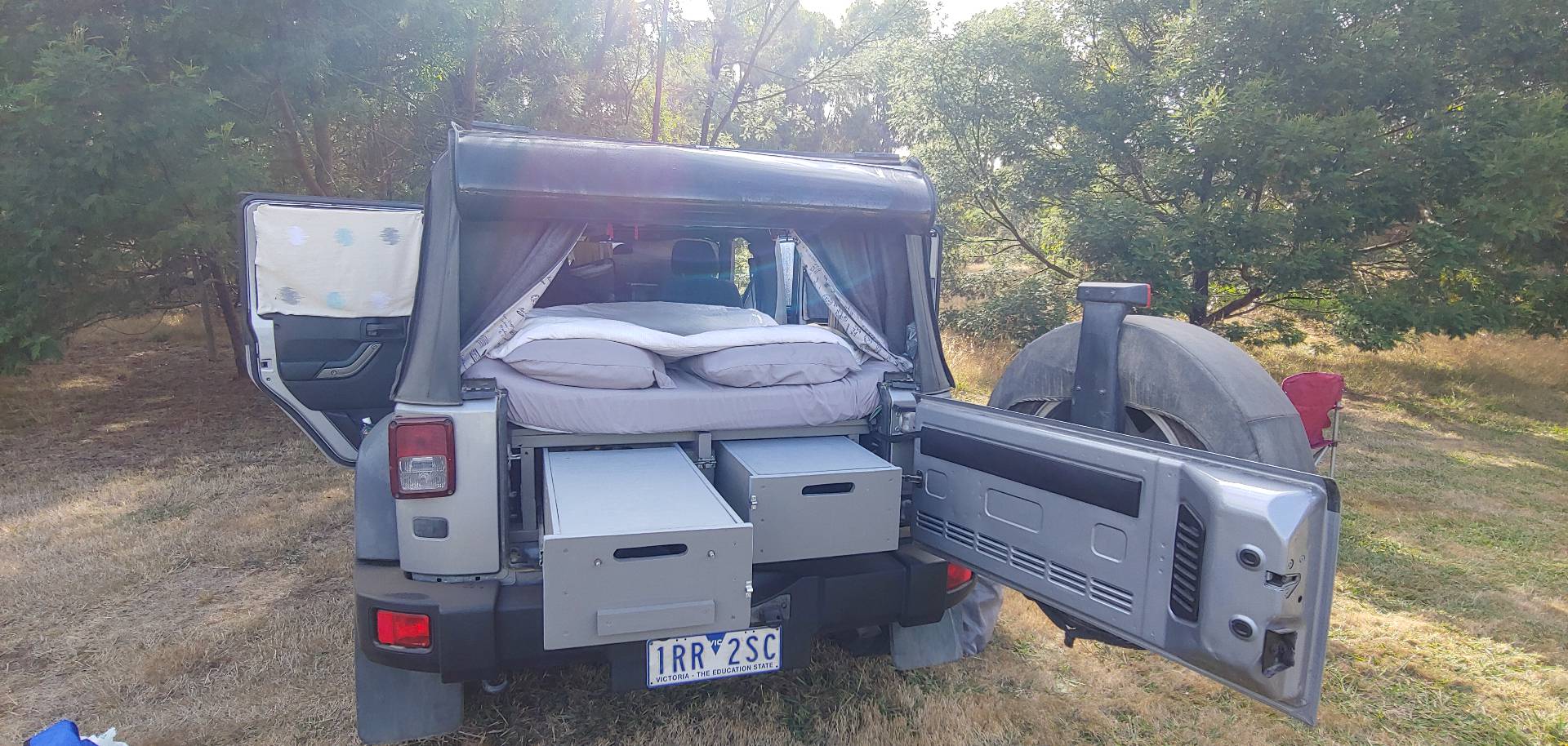 La Jeep 4x4 aménagé pour 2, baptisée Jaussie