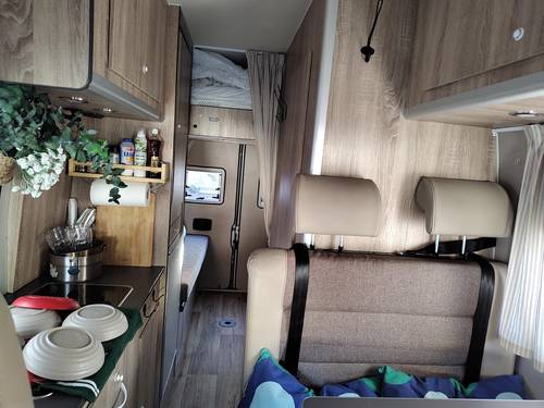 Cosy camper van for a family of 4