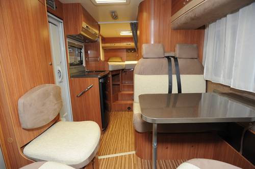 Camping Car Adria Compact 6M70 2 places