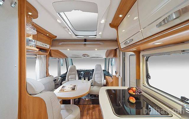 Exclusive integrated Class A motohome, Hymer Starline B585 of 2012
